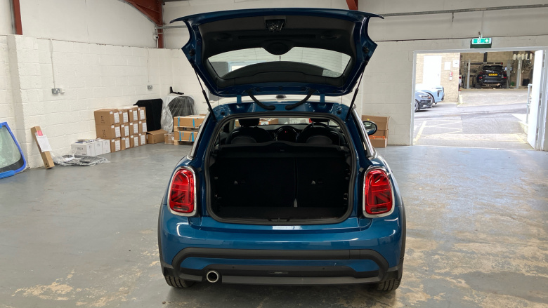 MINI Hatchback 1.5 Cooper Classic 3dr Auto Petrol Hatchback